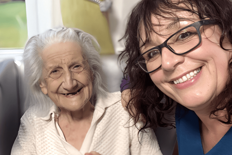 Shara smiles next to her mother, Anna