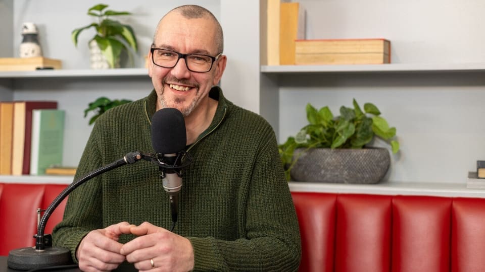 storyteller chris saunders in podcast recording studio