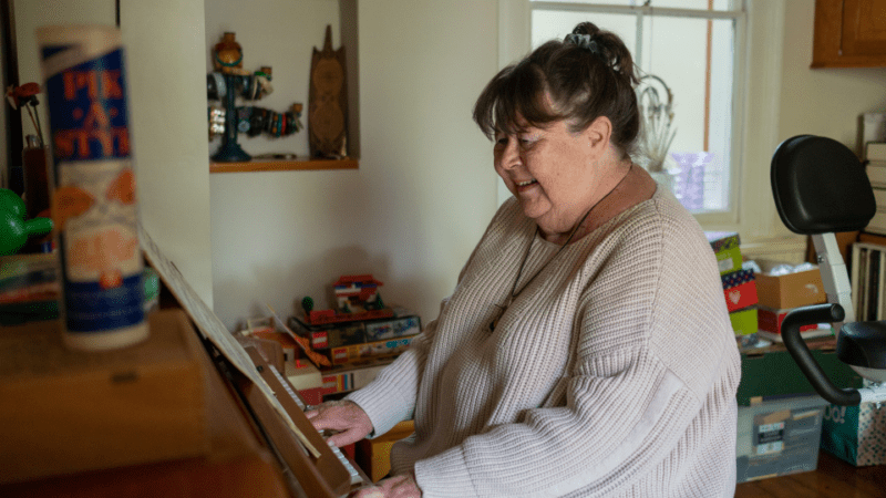 Lady playing the piano
